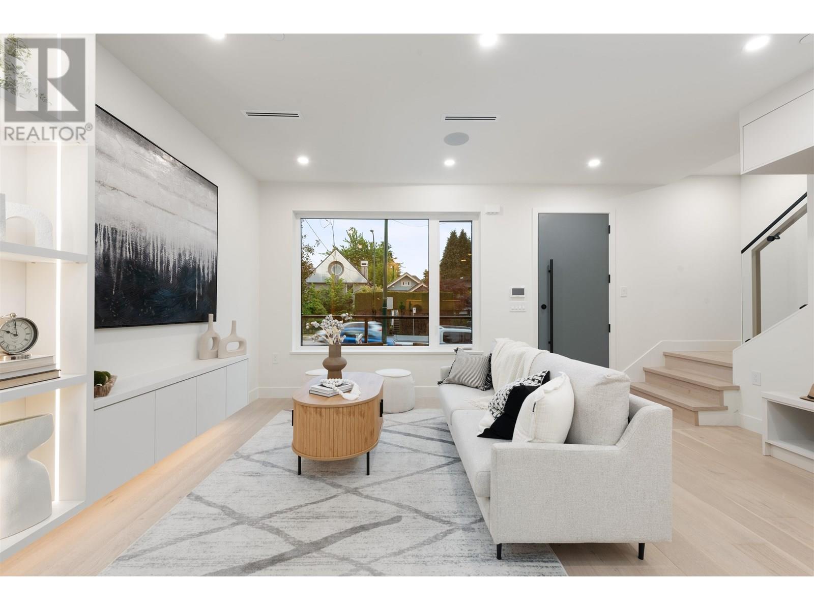 Property at 1 65 E KING EDWARD AVENUE image 3