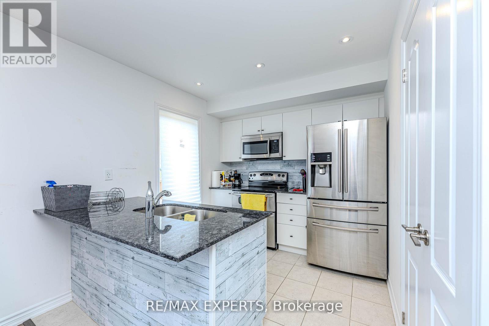 10 Brown Bear Street, Barrie, Ontario  L9J 0H8 - Photo 10 - S12302987