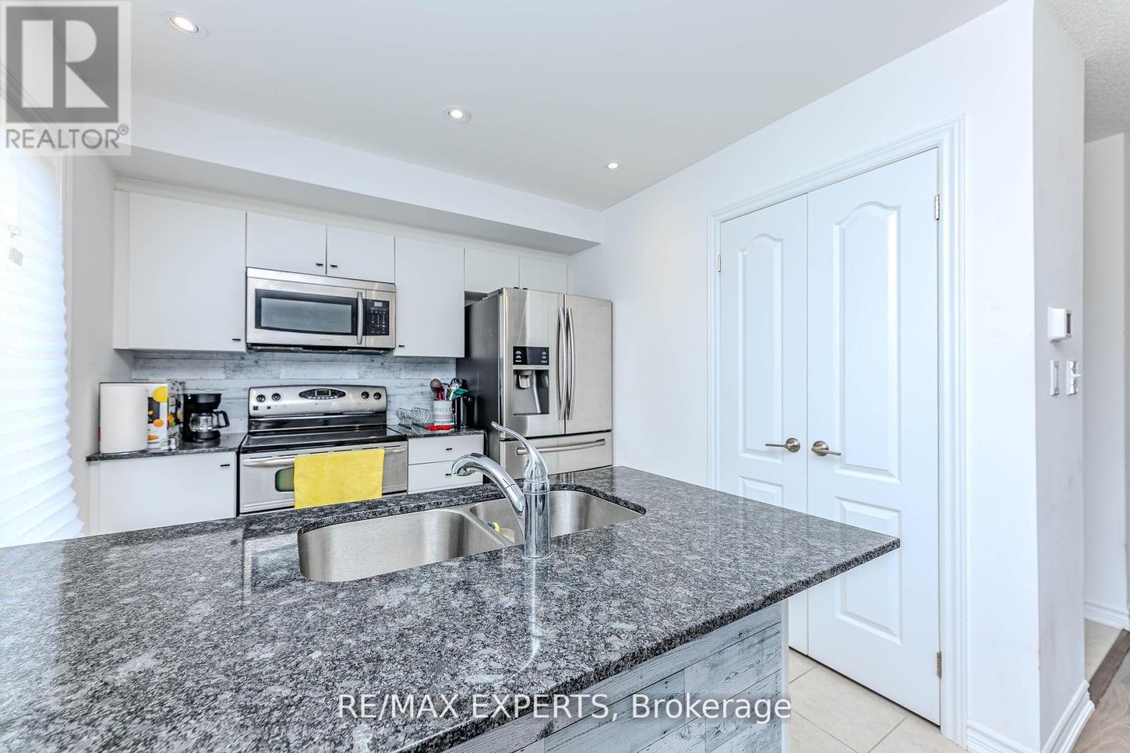 10 Brown Bear Street, Barrie, Ontario  L9J 0H8 - Photo 11 - S12302987