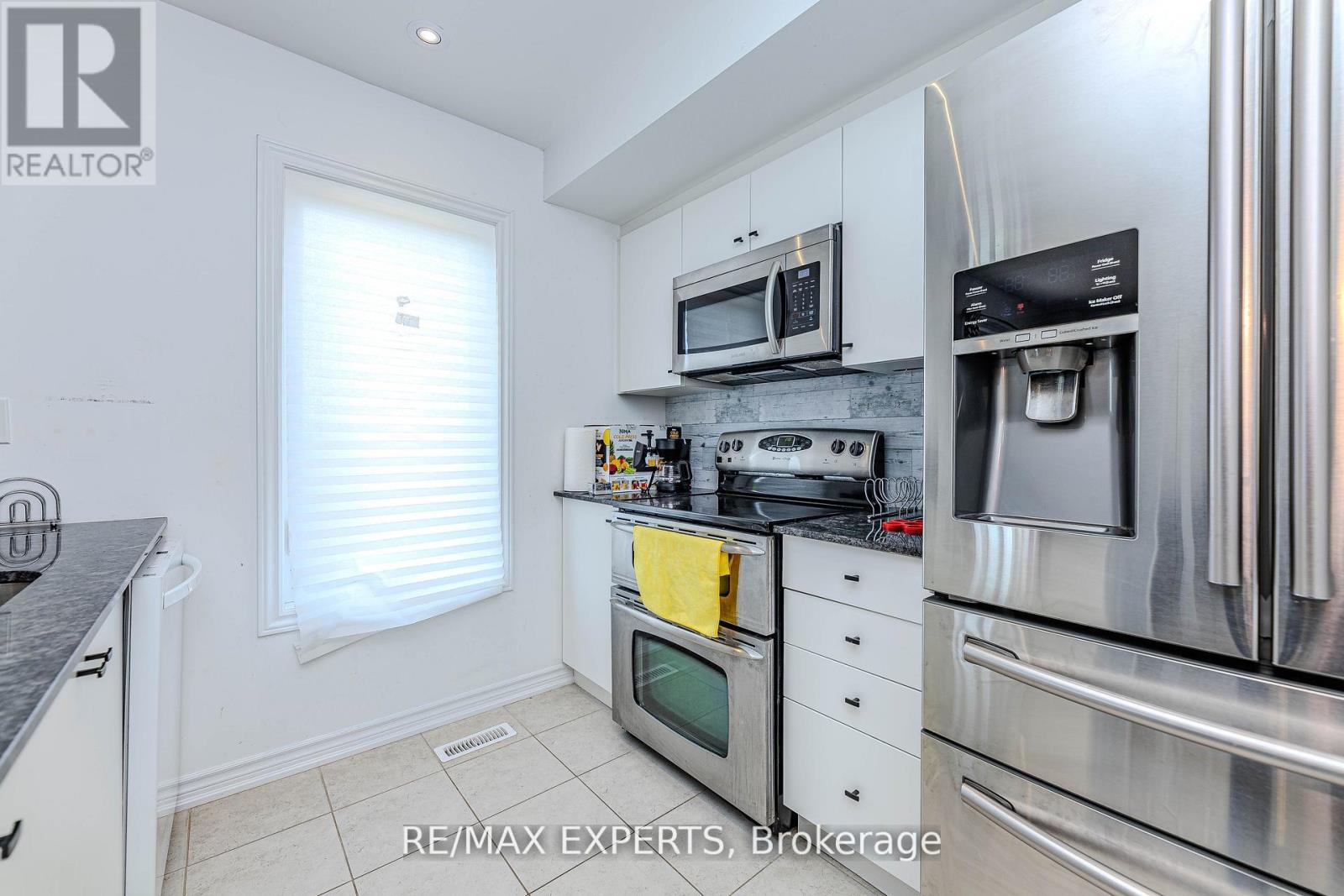 10 Brown Bear Street, Barrie, Ontario  L9J 0H8 - Photo 12 - S12302987