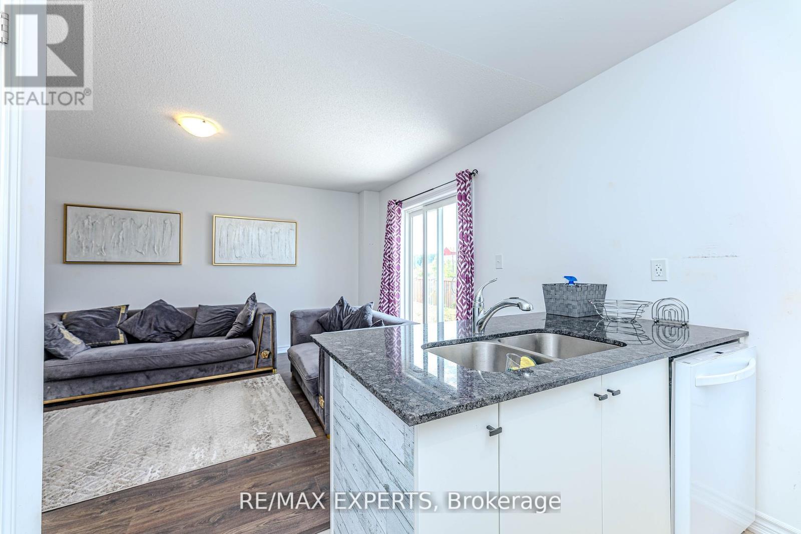 10 Brown Bear Street, Barrie, Ontario  L9J 0H8 - Photo 13 - S12302987