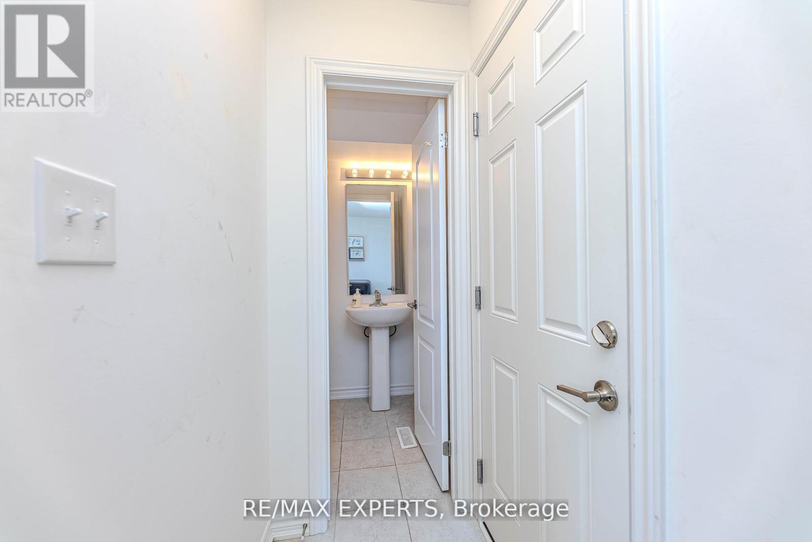 10 Brown Bear Street, Barrie, Ontario  L9J 0H8 - Photo 14 - S12302987