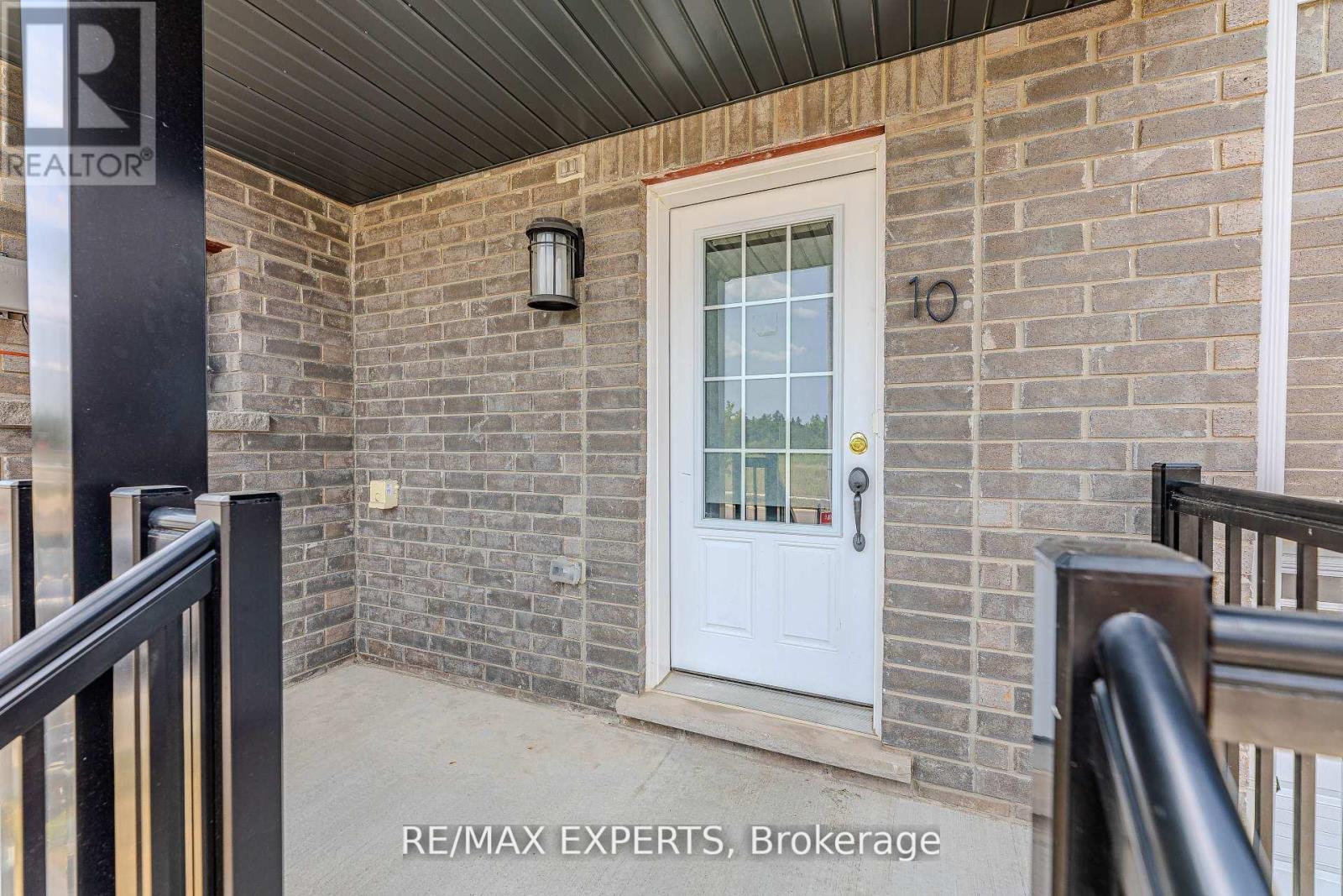 10 Brown Bear Street, Barrie, Ontario  L9J 0H8 - Photo 2 - S12302987