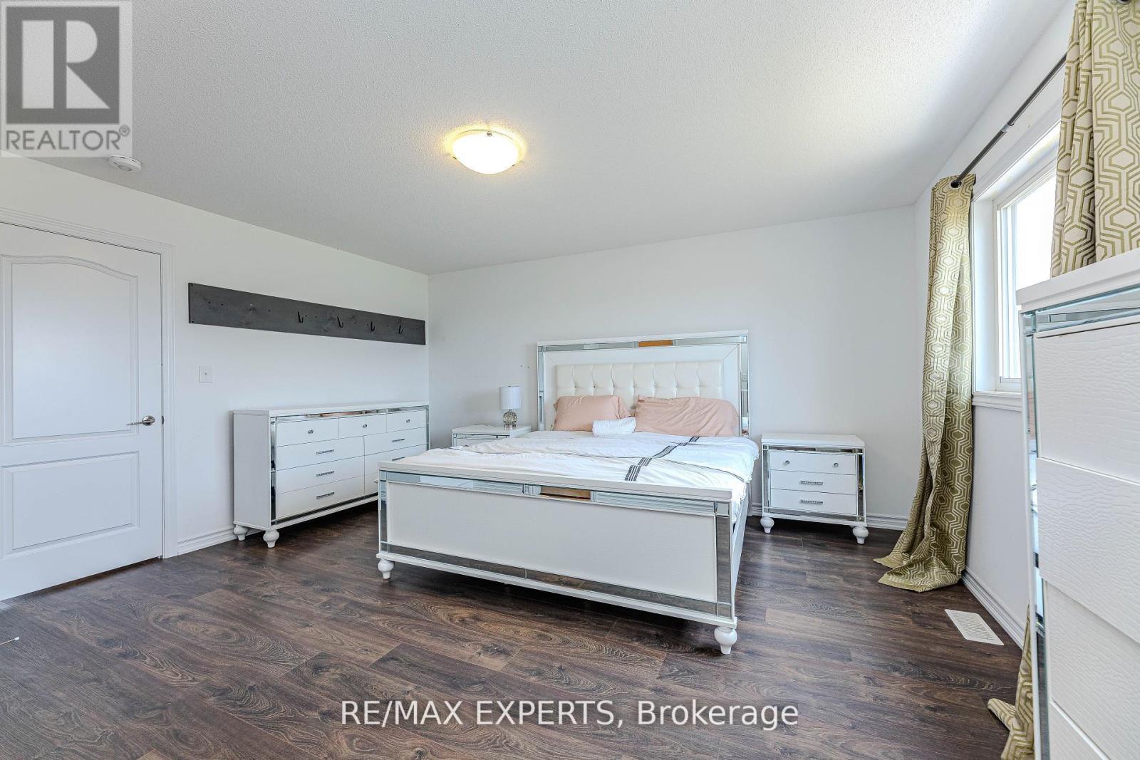 10 Brown Bear Street, Barrie, Ontario  L9J 0H8 - Photo 21 - S12302987