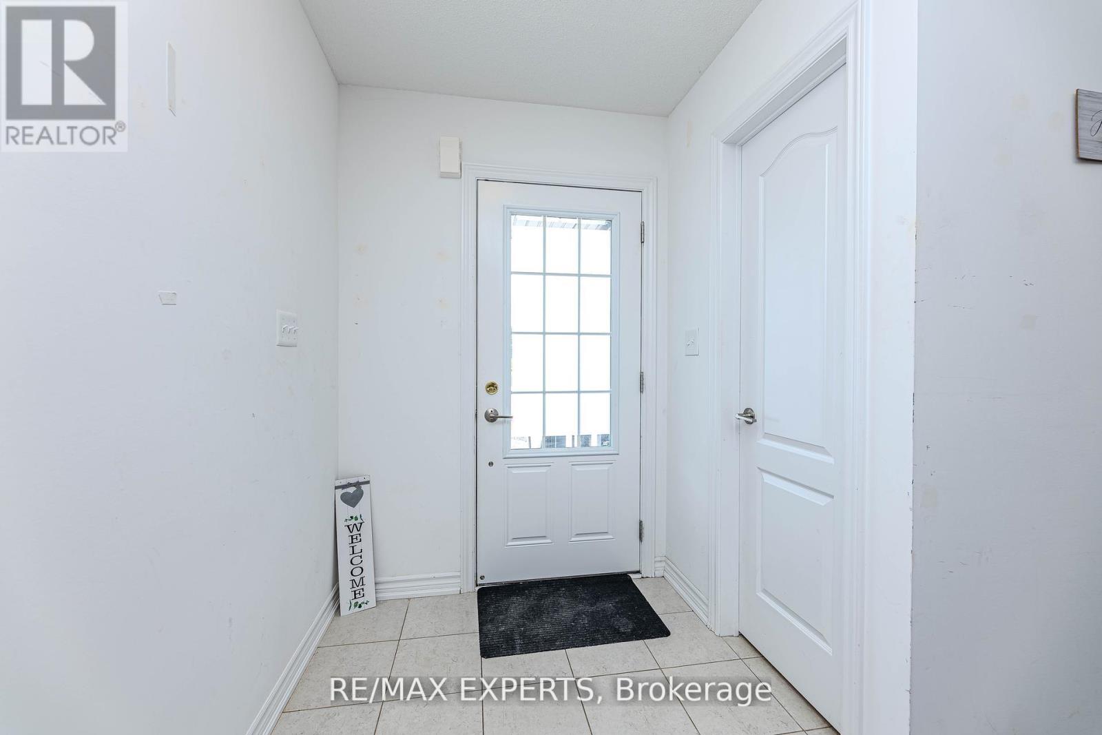 10 Brown Bear Street, Barrie, Ontario  L9J 0H8 - Photo 3 - S12302987