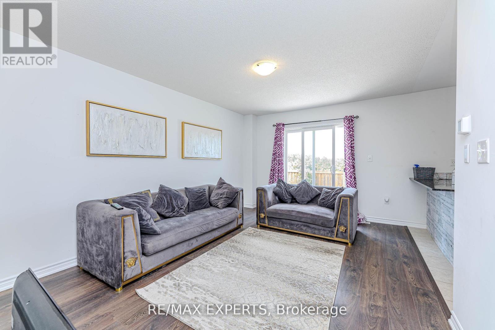 10 Brown Bear Street, Barrie, Ontario  L9J 0H8 - Photo 7 - S12302987