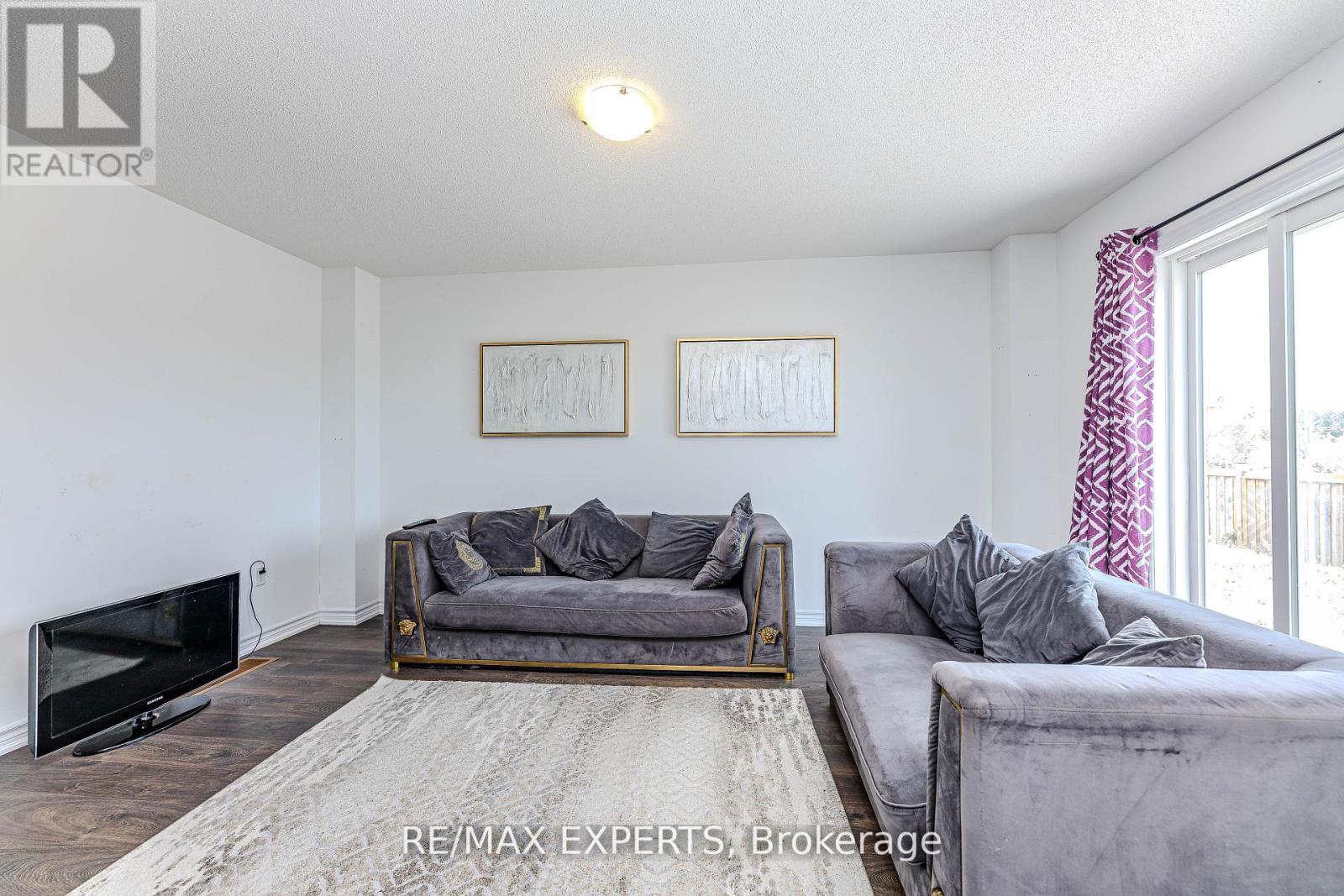 10 Brown Bear Street, Barrie, Ontario  L9J 0H8 - Photo 9 - S12302987
