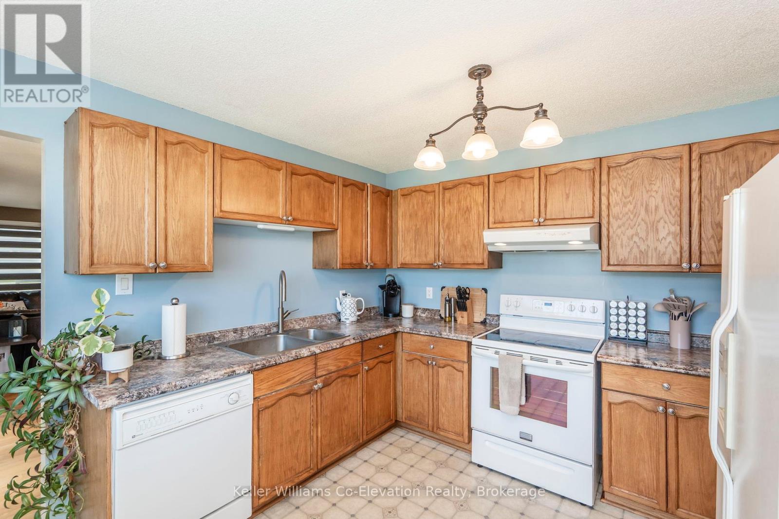 5 Pommel Place, Penetanguishene, Ontario  L9M 1J7 - Photo 5 - S12303068