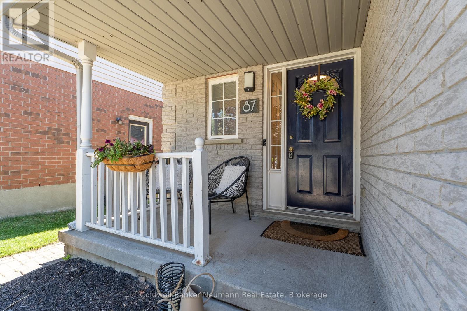 87 Boulder Crescent, Guelph (Clairfields/hanlon Business Park), Ontario  N1G 5A1 - Photo 3 - X12303056