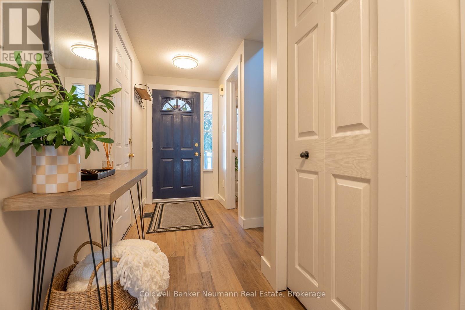 87 Boulder Crescent, Guelph (Clairfields/hanlon Business Park), Ontario  N1G 5A1 - Photo 4 - X12303056