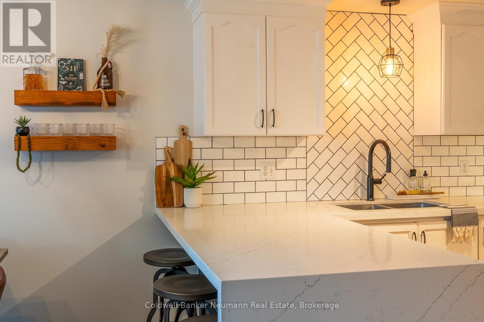 87 Boulder Crescent, Guelph (Clairfields/hanlon Business Park), Ontario  N1G 5A1 - Photo 7 - X12303056
