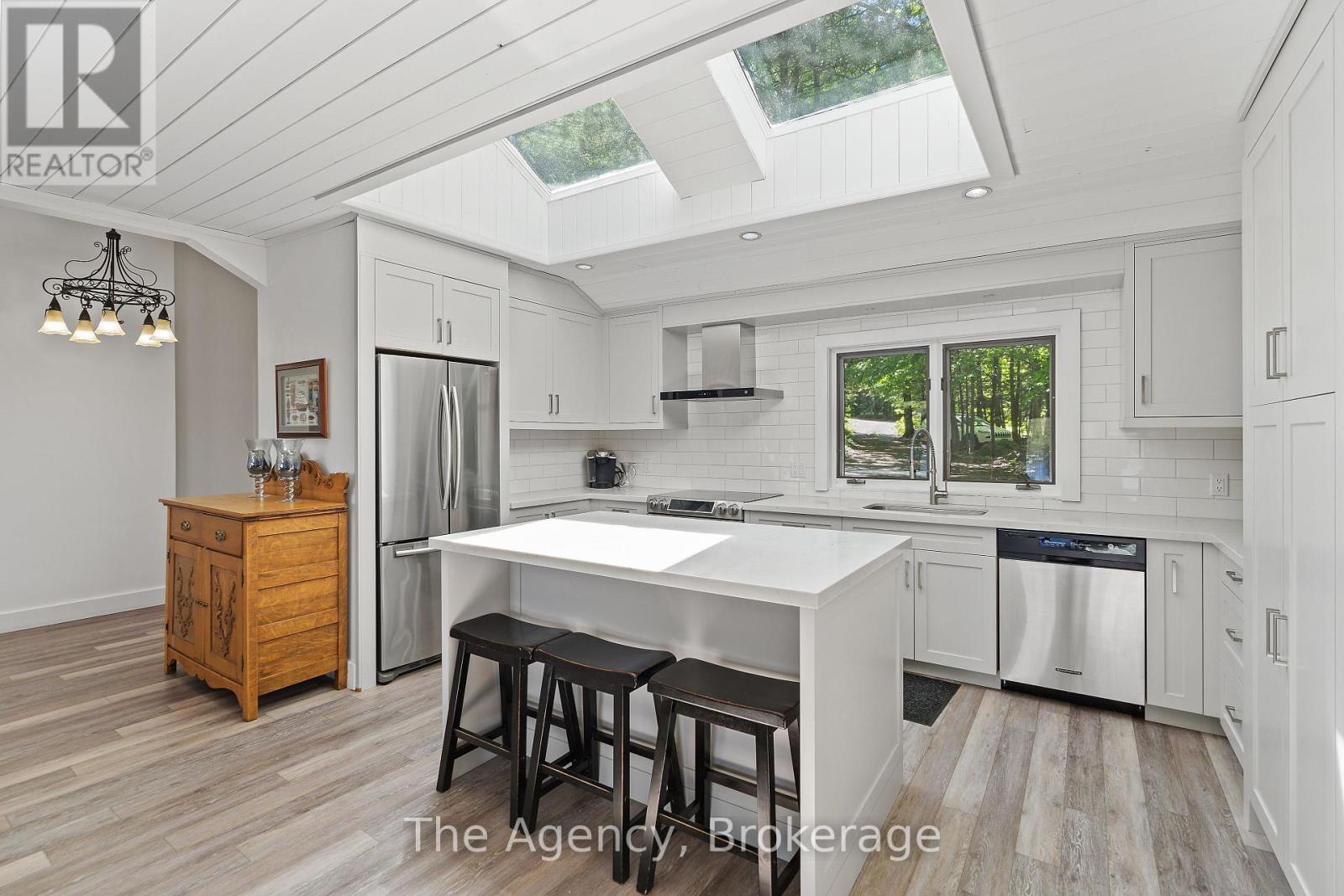 1059 Hallet Road, Muskoka Lakes, Ontario  P0B 1J0 - Photo 13 - X12303165