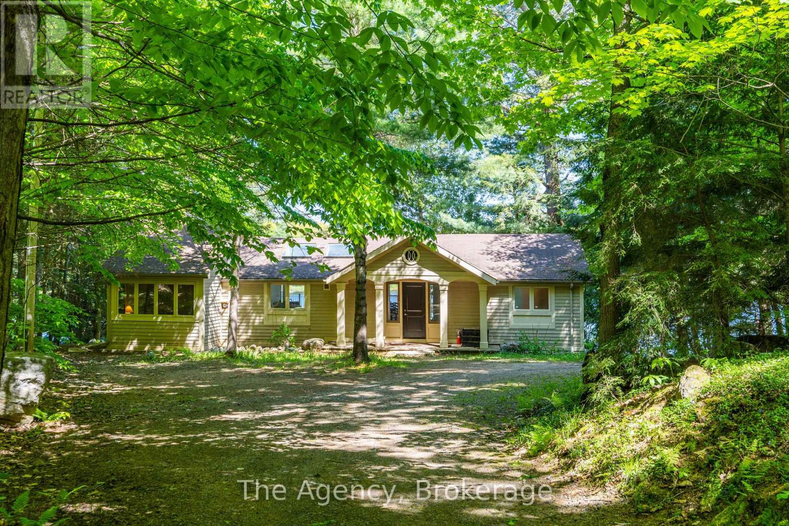 1059 Hallet Road, Muskoka Lakes, Ontario  P0B 1J0 - Photo 2 - X12303165