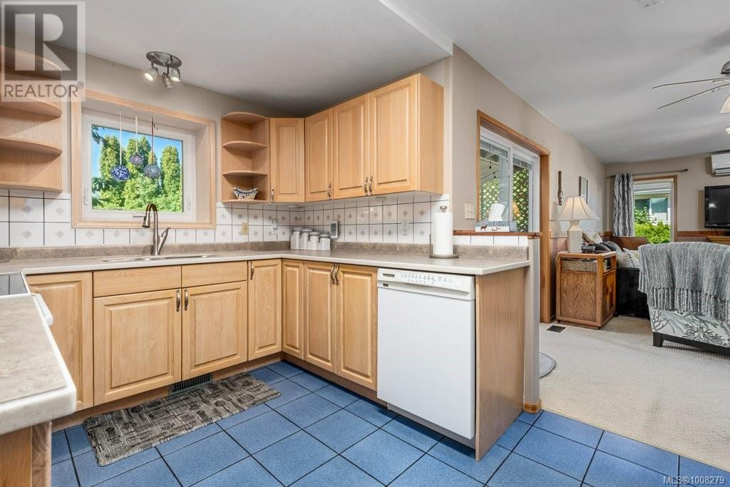 1755 Thorpe Ave, Courtenay, British Columbia  V9M 8M3 - Photo 5 - 1008279