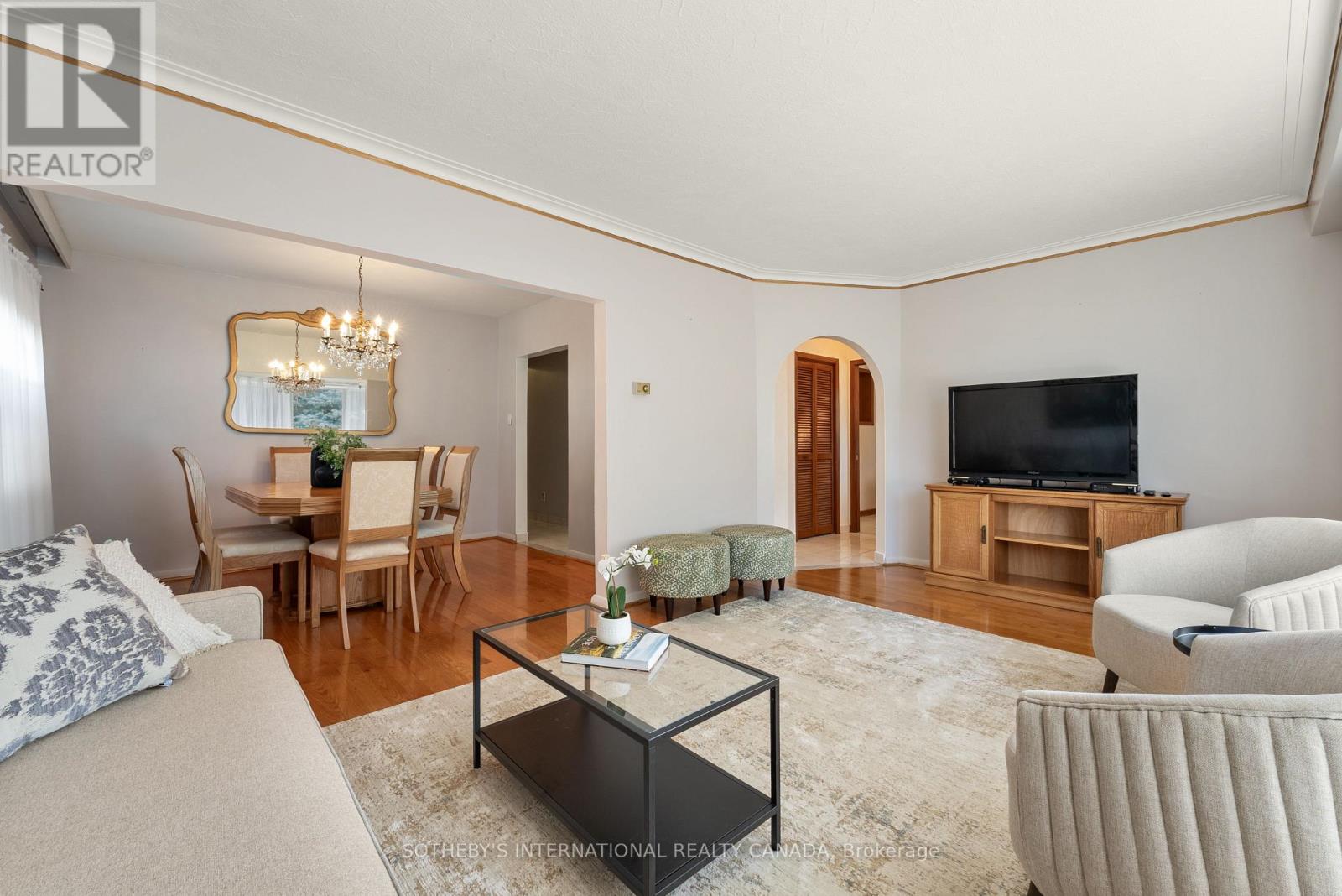 76 Lawnside Drive, Toronto, Ontario  M6L 1Z7 - Photo 6 - W12298256