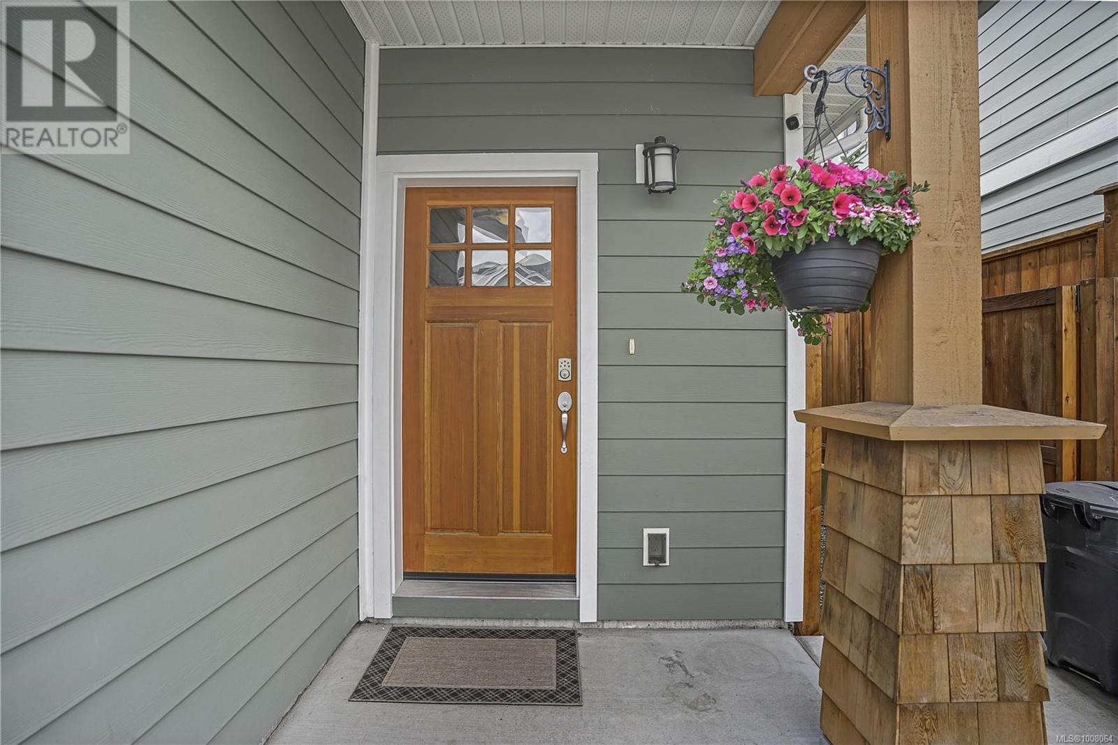 Property at 2919 Burlington Cres image 4