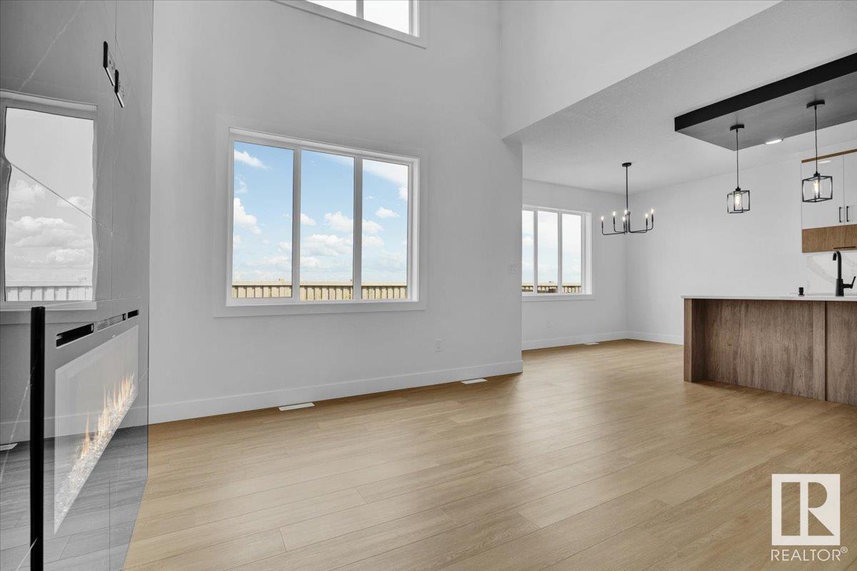 Property at 12 EDGEFIELD WY image 3