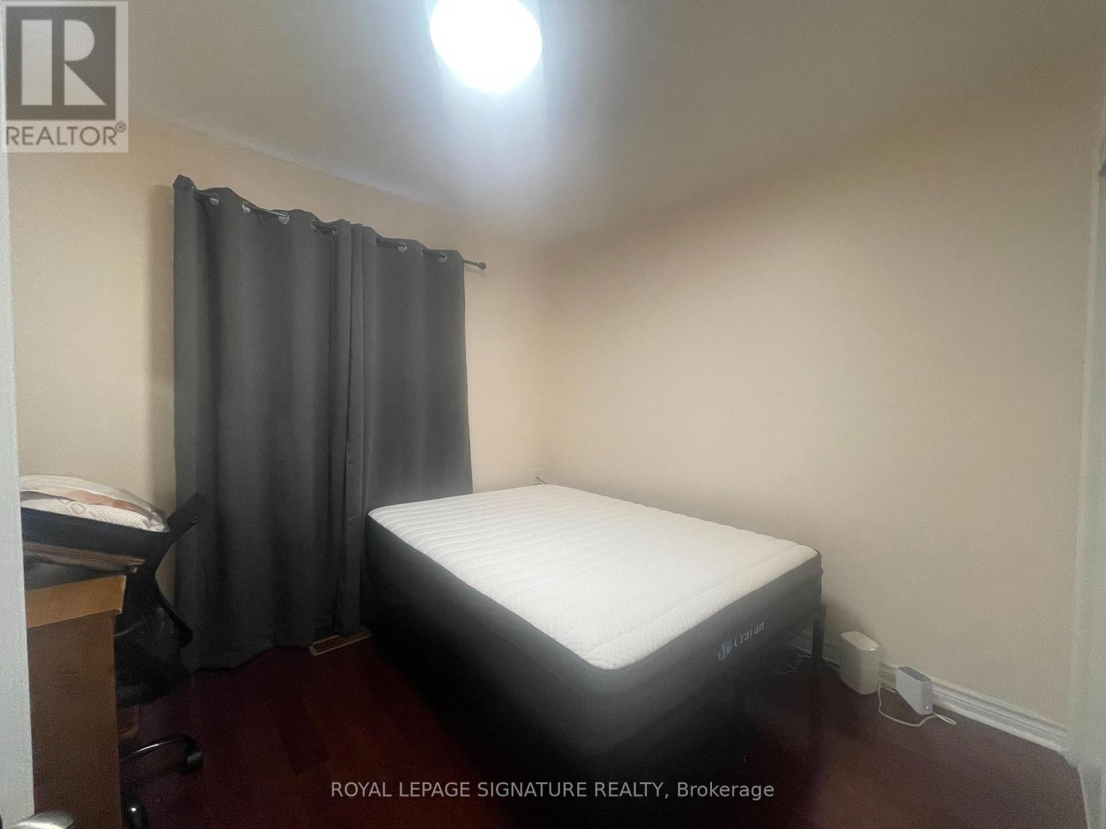 2 Bearwood Street, Brampton, Ontario  L7A 1Y3 - Photo 2 - W12301957