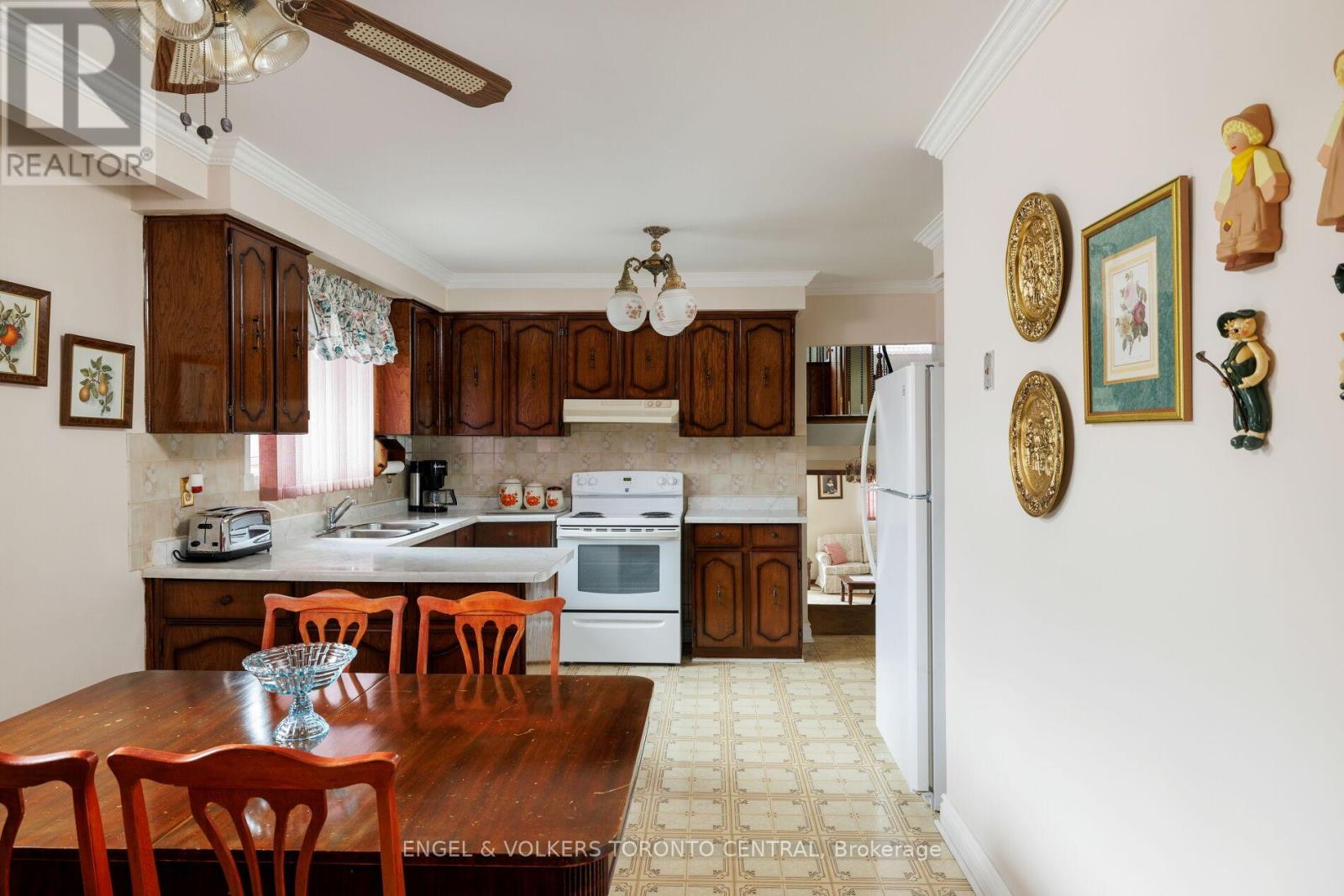 231 Shawnee Circle, Toronto, Ontario  M2H 2Y3 - Photo 13 - C12303116