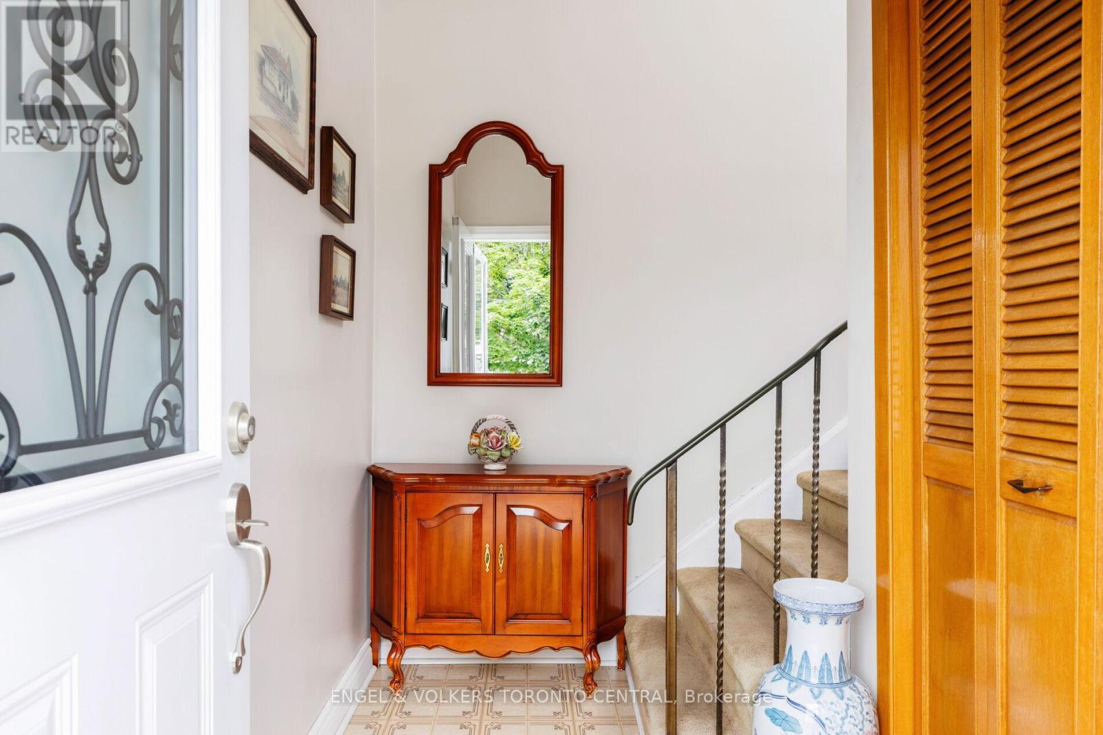 Property at 231 SHAWNEE CIRCLE image 3