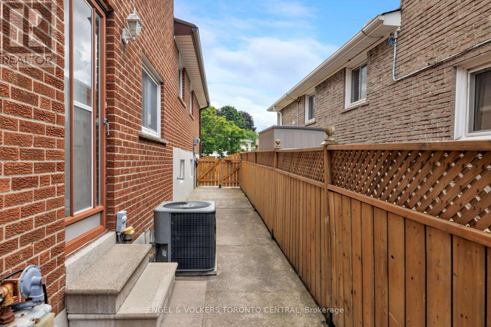 231 Shawnee Circle, Toronto, Ontario  M2H 2Y3 - Photo 43 - C12303116