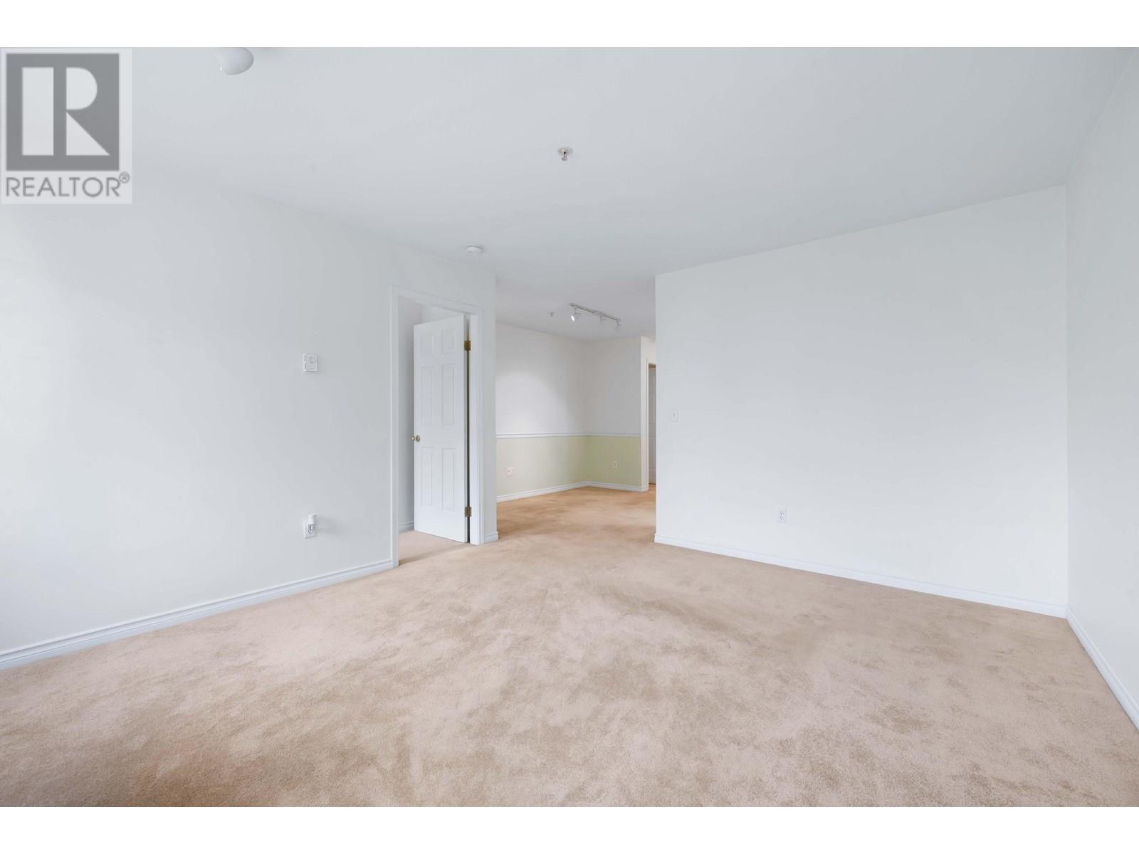 Property at 31 19034 MCMYN ROAD image 4