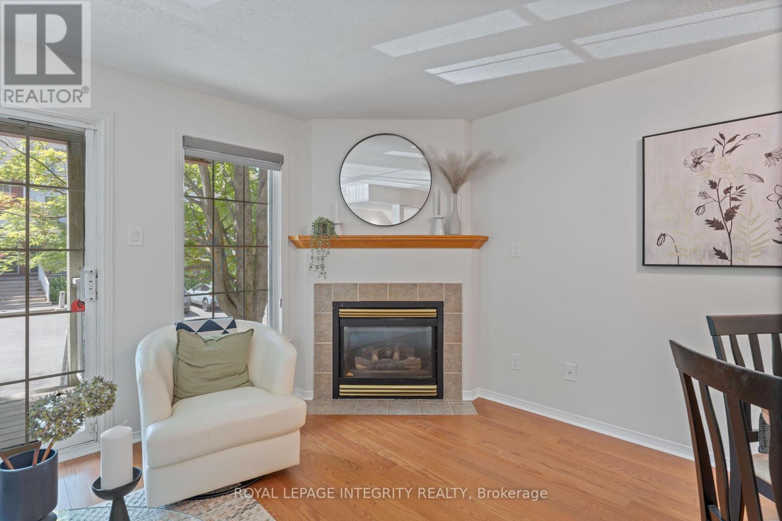 Property at E - 108 CENTREPOINTE DRIVE image 4