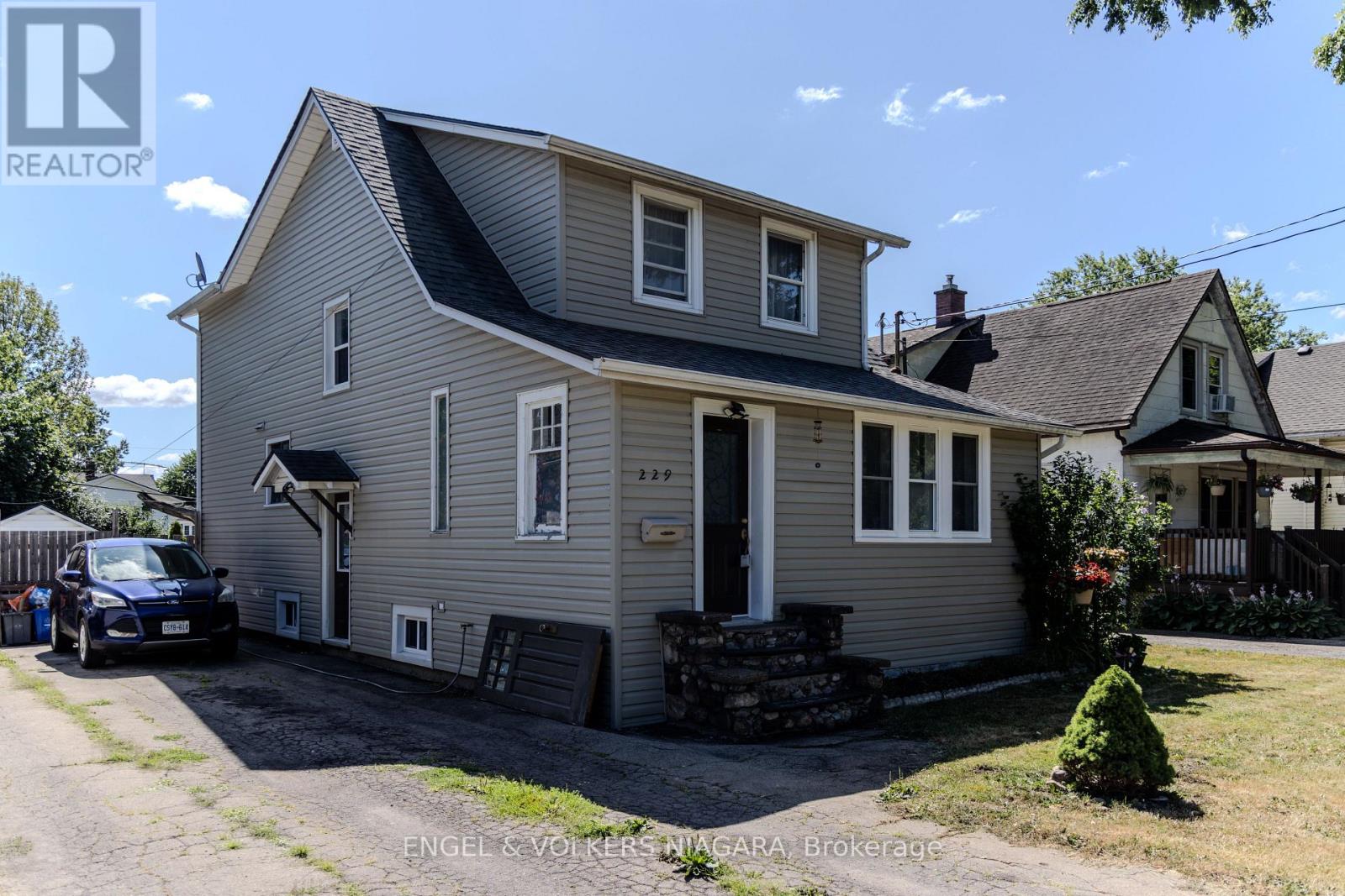 229 North Street N, Fort Erie, Ontario  L2A 3R9 - Photo 2 - X12303195