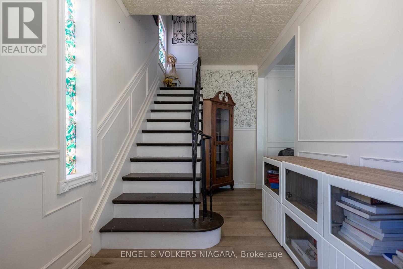 229 North Street N, Fort Erie, Ontario  L2A 3R9 - Photo 4 - X12303195