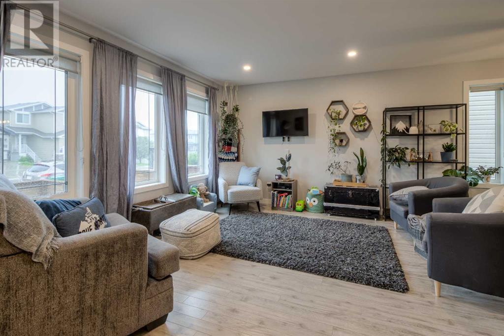 Property at 531 Moonlight Lane W image 5