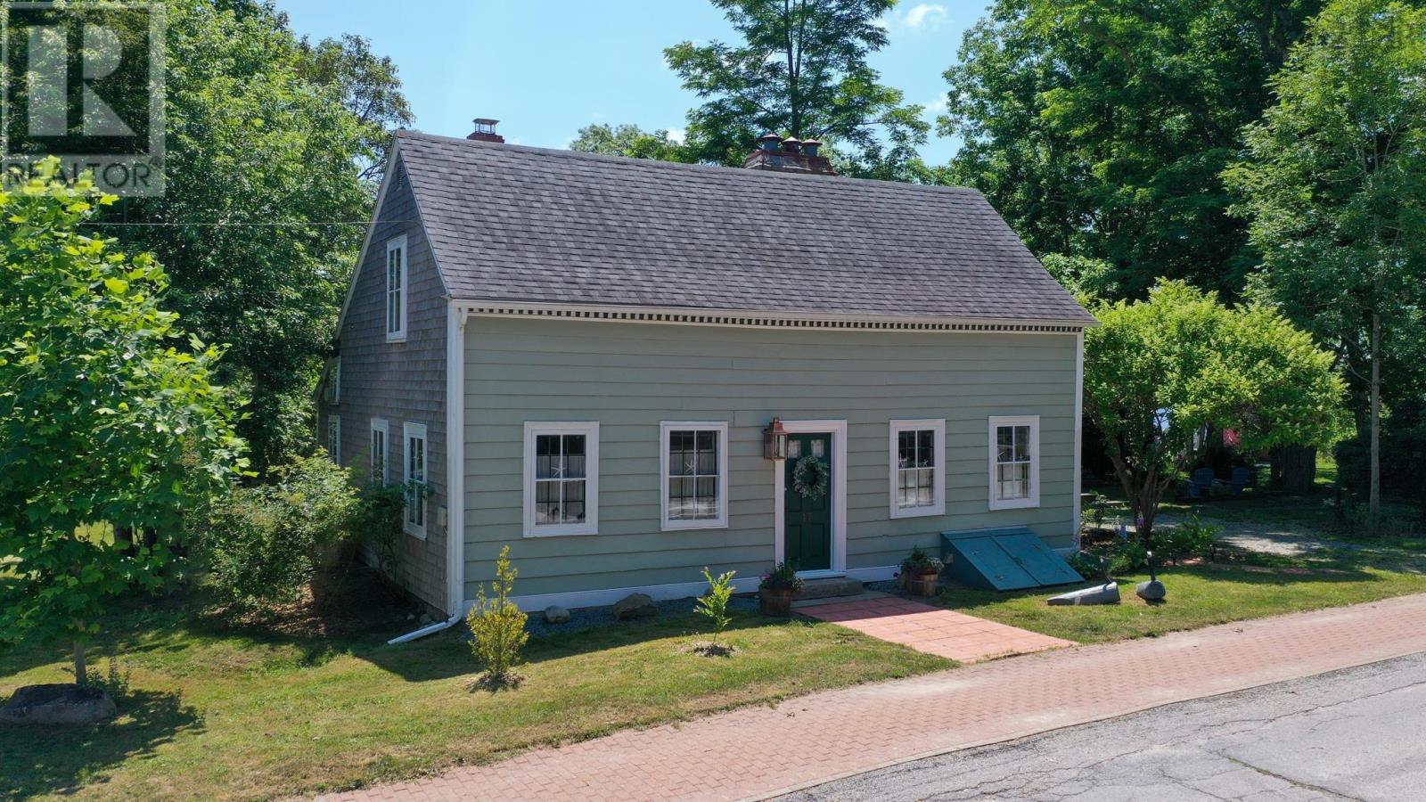 17 George Street, Shelburne, Nova Scotia  B0T 1W0 - Photo 5 - 202518470
