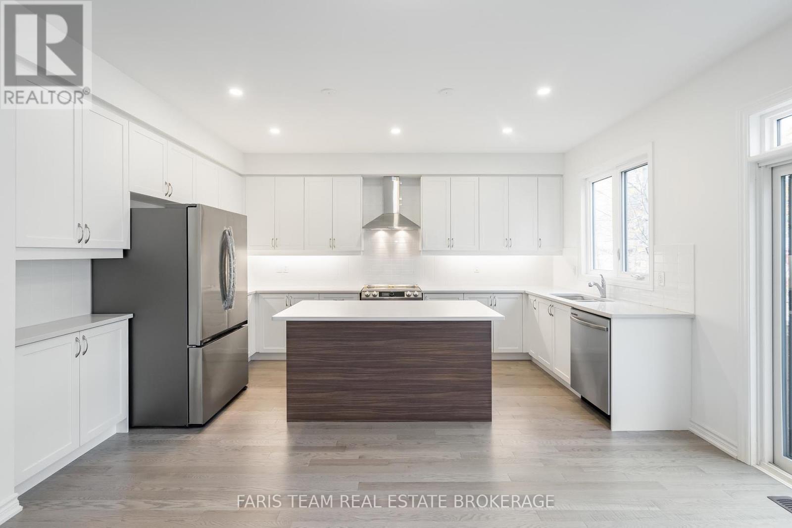 Property at 89 BERKELY STREET image 3