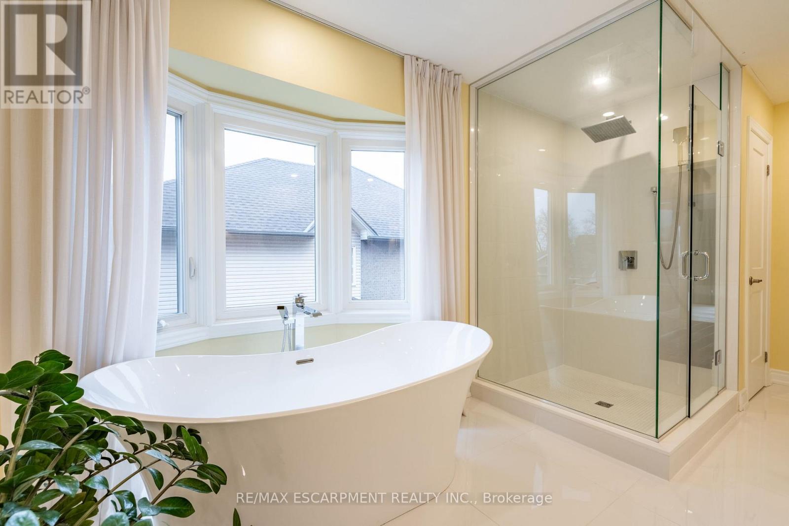 91 Edgewater Drive, Hamilton, Ontario  L8E 4Z2 - Photo 33 - X12035110