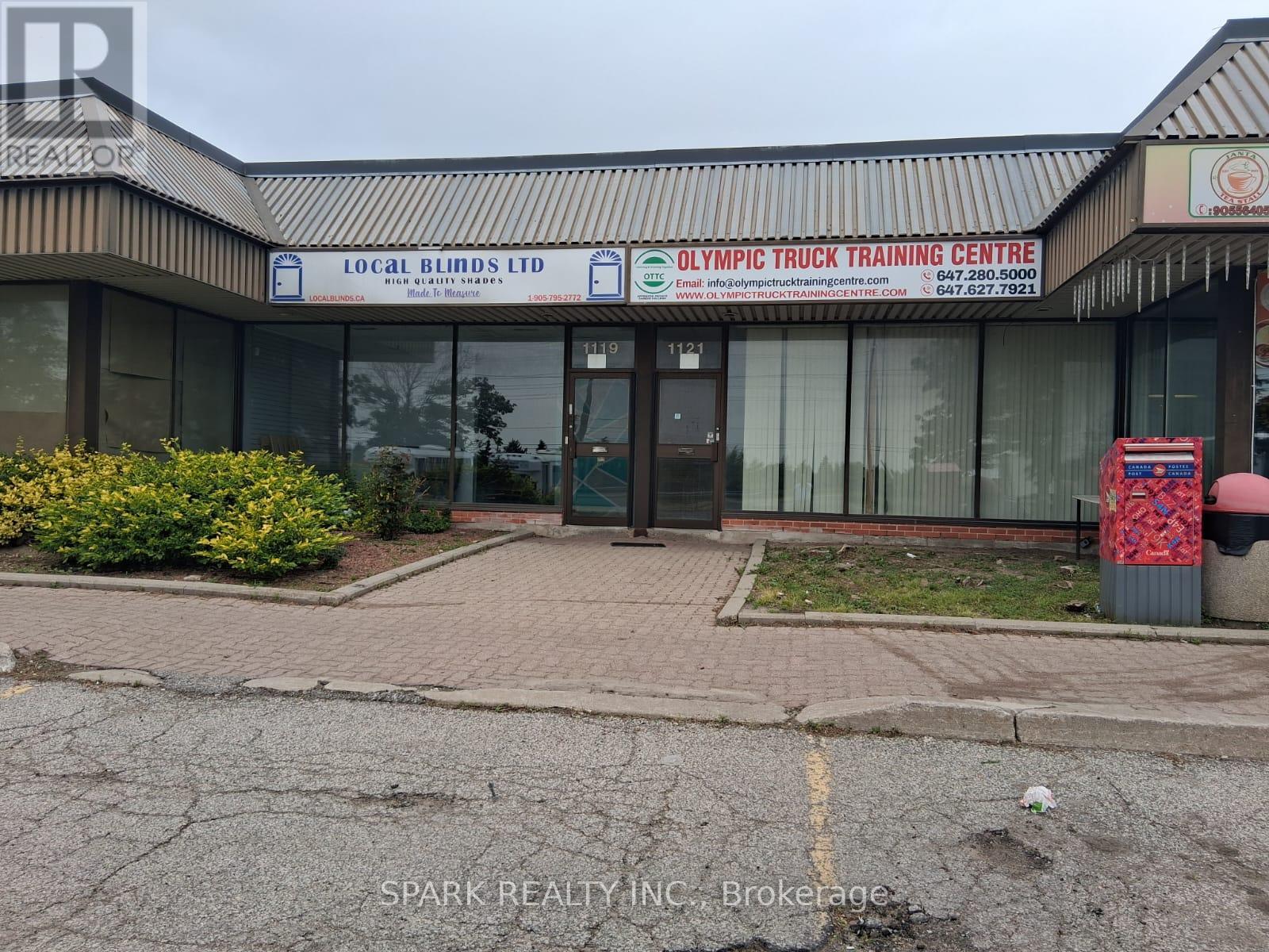 1121 Derry Road E, Mississauga, Ontario  L5T 1P3 - Photo 2 - W12303053