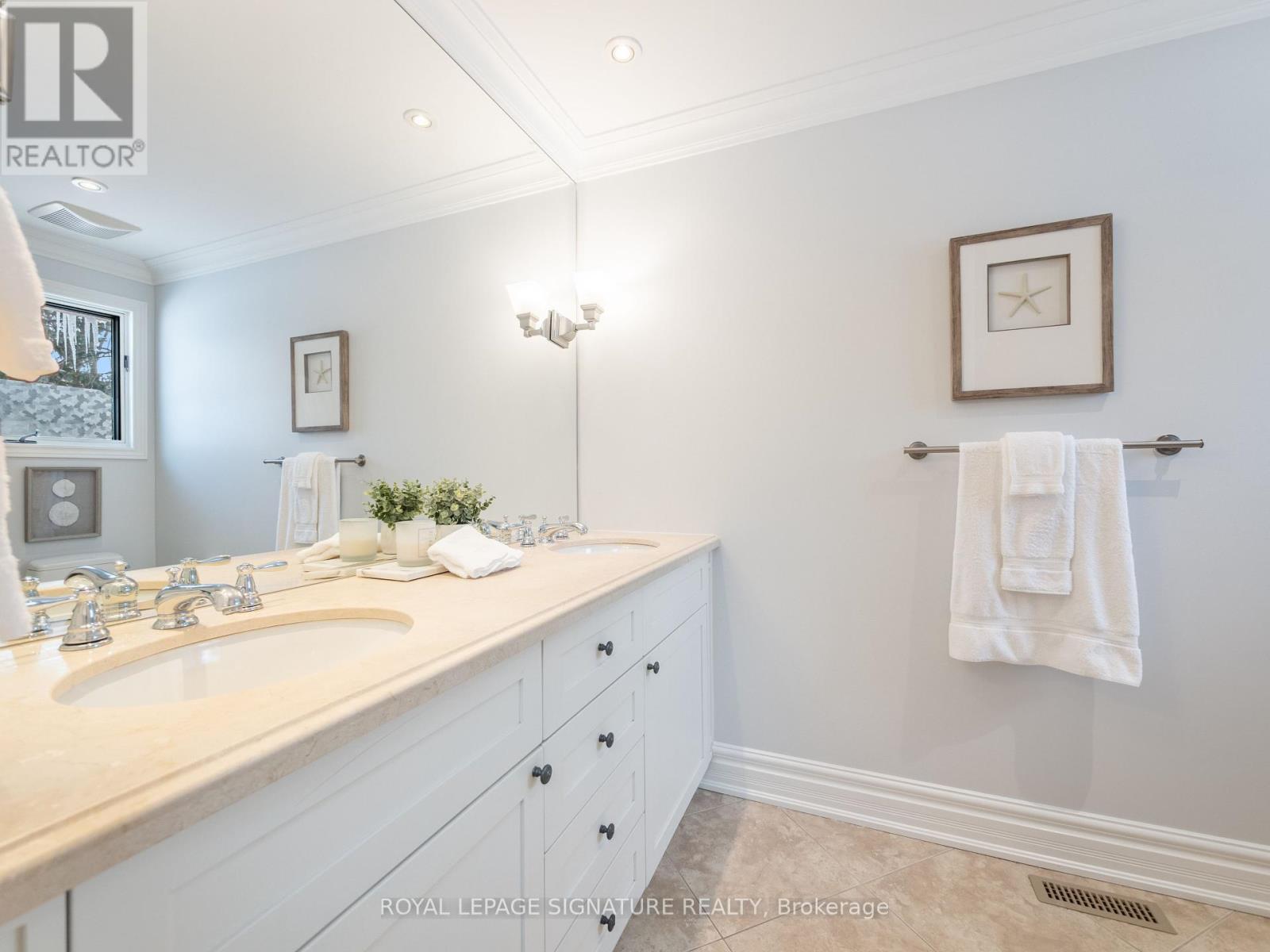 1376 Tecumseh Park Drive, Mississauga, Ontario  L5H 2W6 - Photo 27 - W12303144