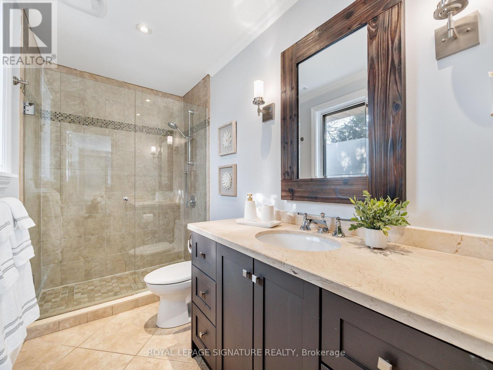 1376 Tecumseh Park Drive, Mississauga, Ontario  L5H 2W6 - Photo 32 - W12303144