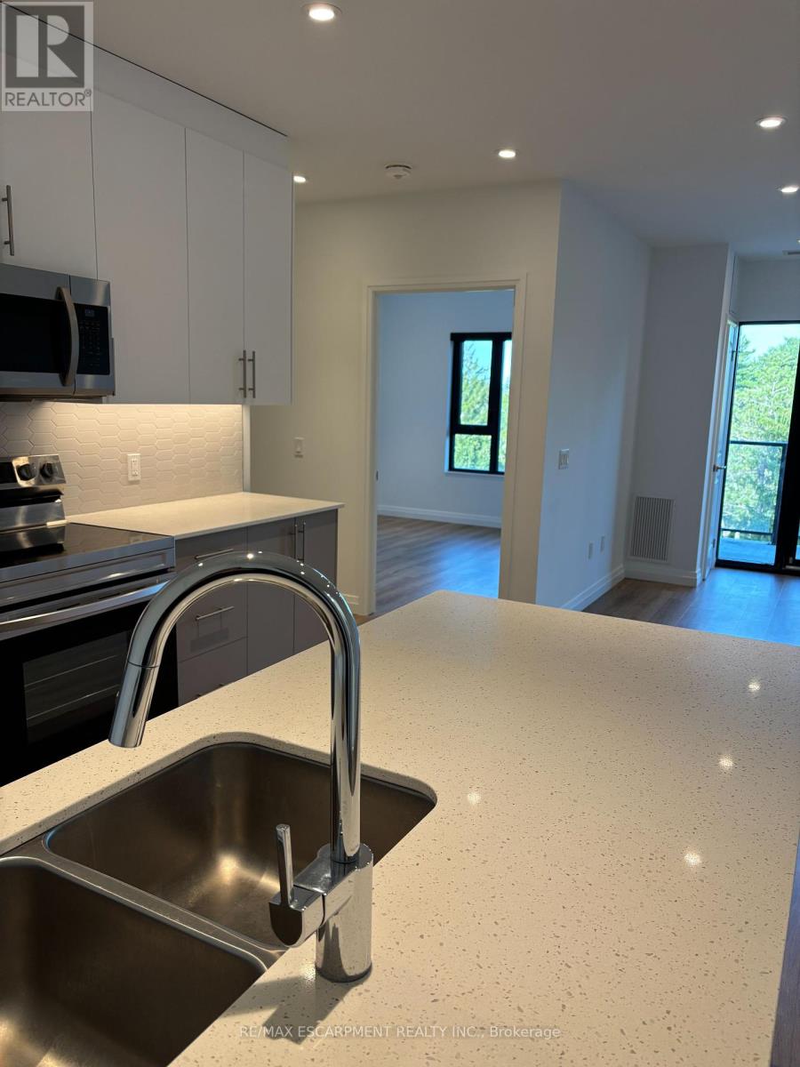 625 - 525 New Dundee Road, Kitchener, Ontario  N2P 0K8 - Photo 1 - X12303092