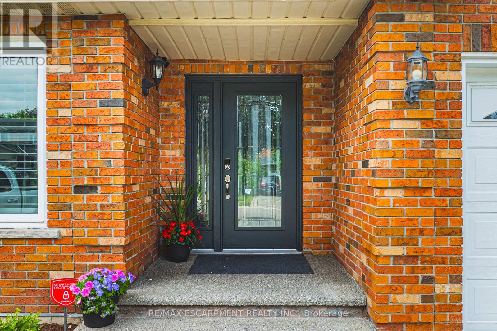 Property at 2 ANTOINETTE COURT image 3