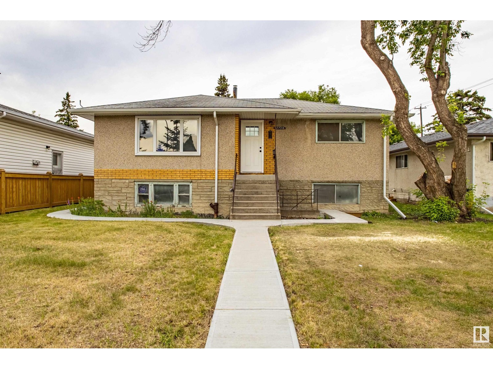 Property at 12724 92 ST NW image 1