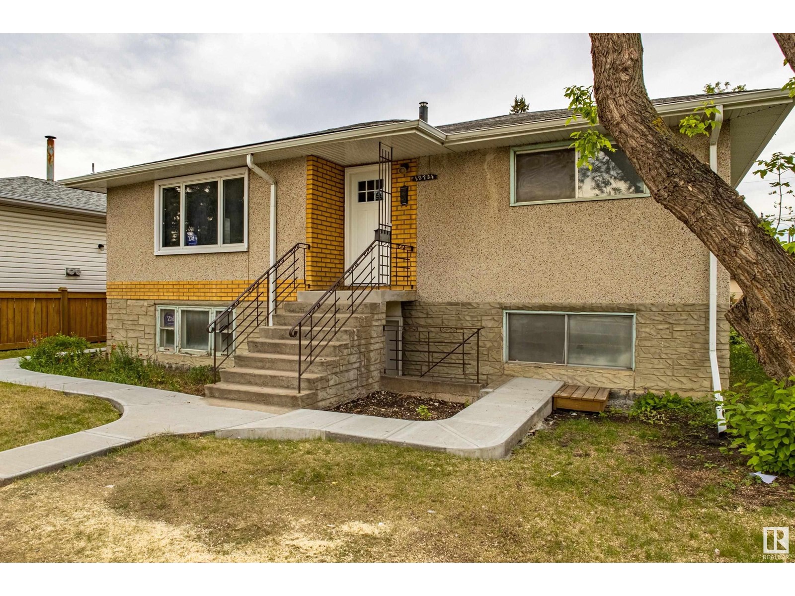 Property at 12724 92 ST NW image 3