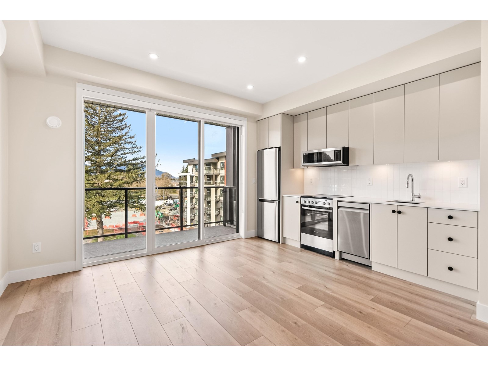 604 45497 Campus Drive, Garrison Crossing, Chilliwack, British Columbia V2R 6L8 - Photo 2 - R3025244