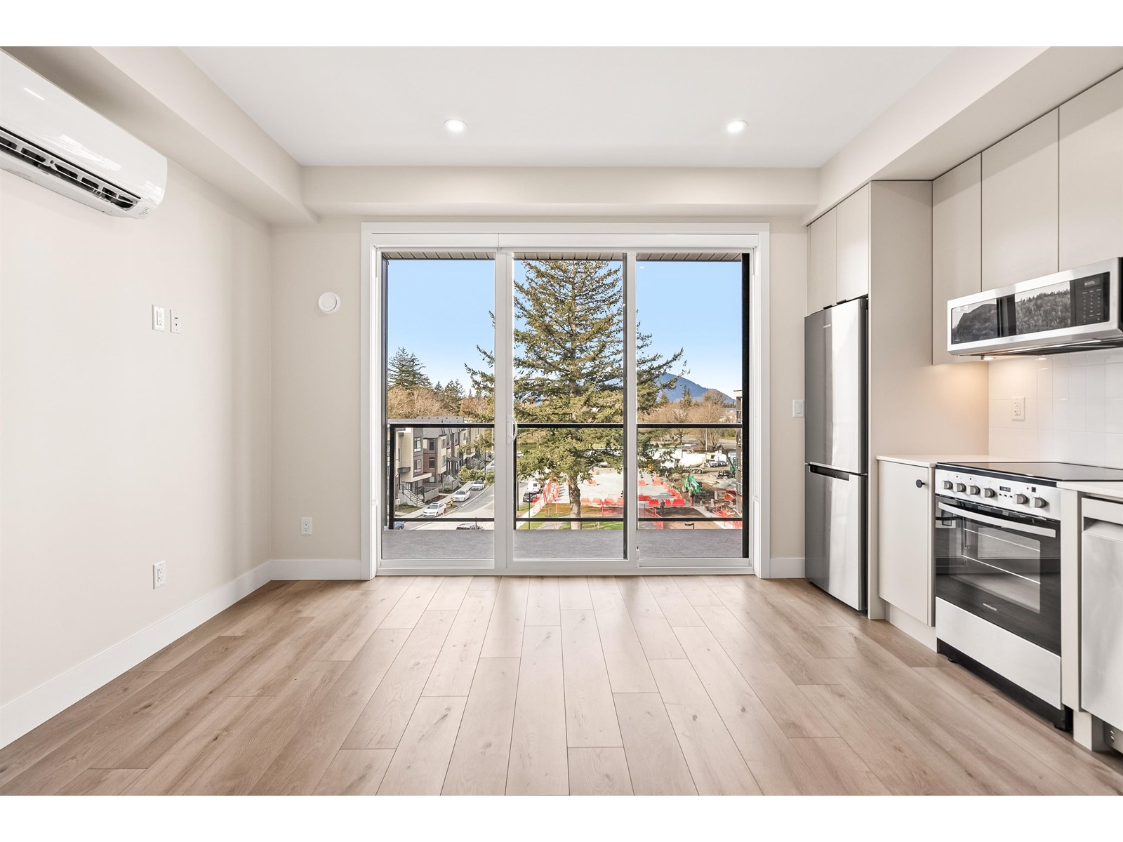 604 45497 Campus Drive, Garrison Crossing, Chilliwack, British Columbia V2R 6L8 - Photo 3 - R3025244