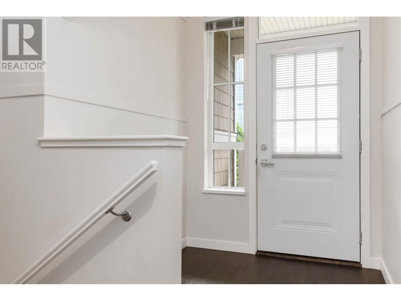 Property at 59 5510 ADMIRAL WAY image 4