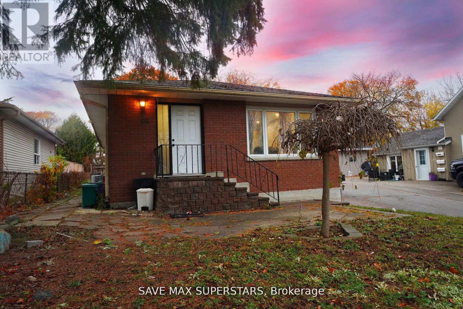 Property at 96 WELLINGTON STREET E image 2