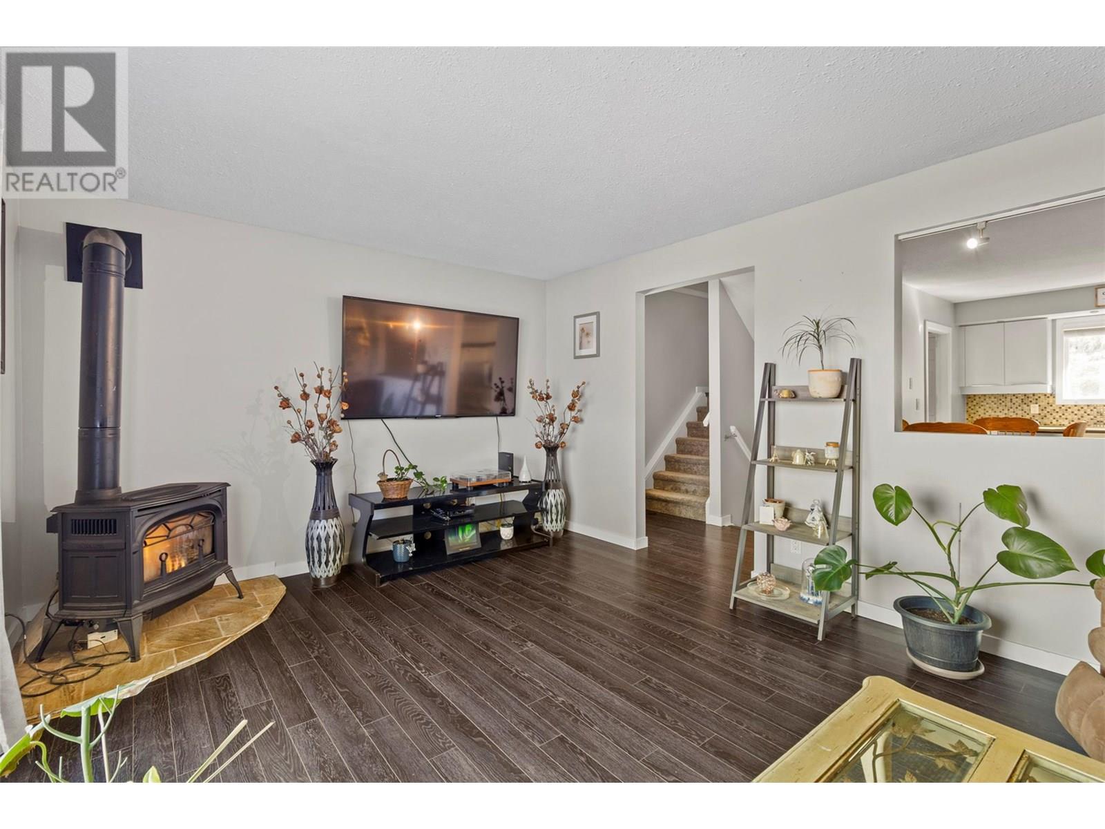 Property at 865 McQueen Drive image 4