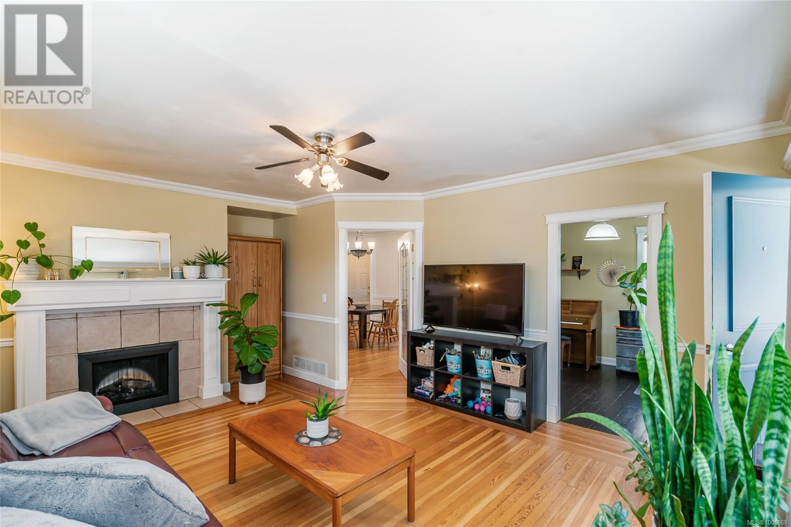 Property at 419 Hillcrest Ave image 3