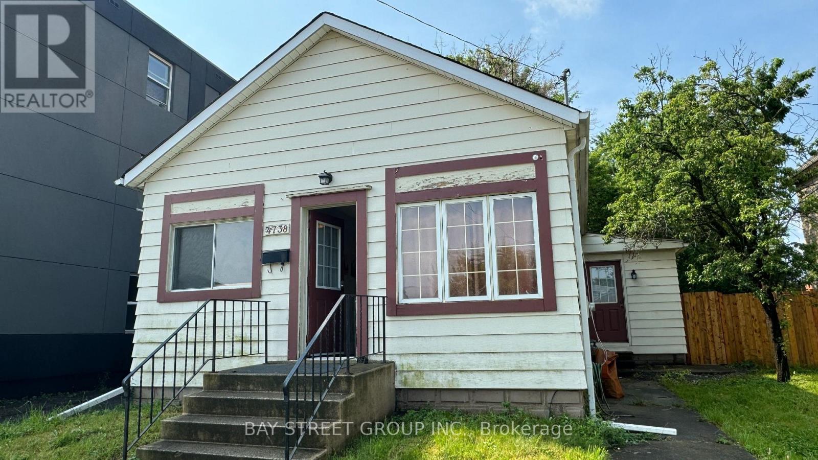 4738 HURON STREET, Niagara Falls, Ontario