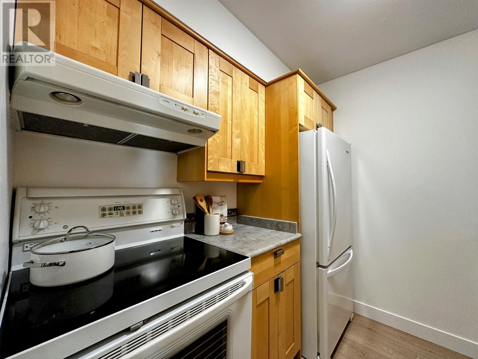 Property at 1369 W 8TH AVENUE image 4