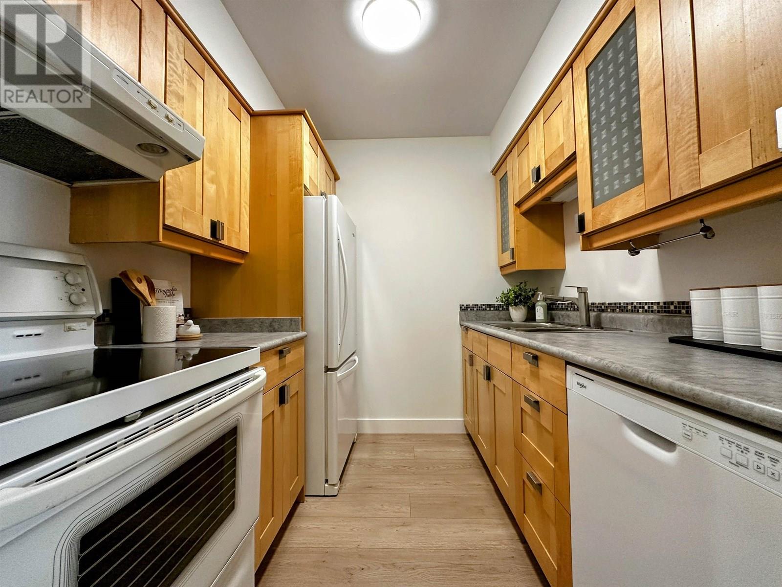 Property at 1369 W 8TH AVENUE image 5