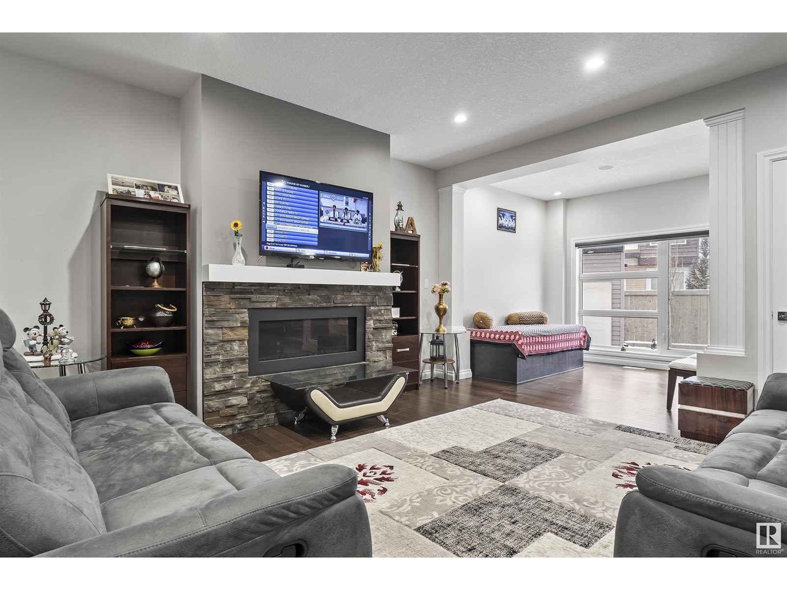 Property at 2228 22 ST NW image 2